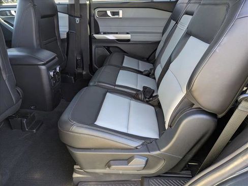 Used 2022 Ford Explorer XLT w/ Equipment Group 202A image 19