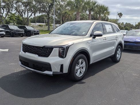 New 2026 Kia Sorento LX FWD image 4