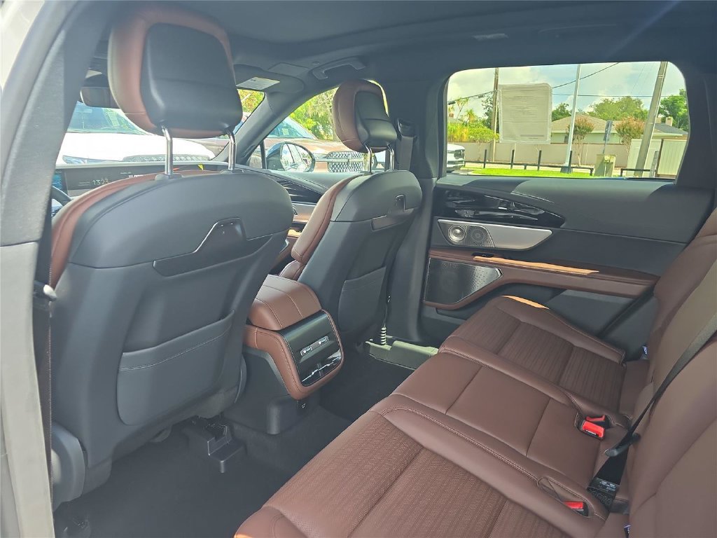 New 2026 Lincoln Nautilus Reserve AWD/4WD image 9