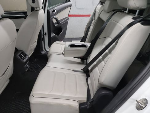 Used 2019 Volkswagen Tiguan SEL Premium w/ 3rd Row Seat Package image 14
