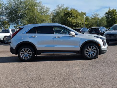 Used 2021 Cadillac XT4 Premium Luxury image 2