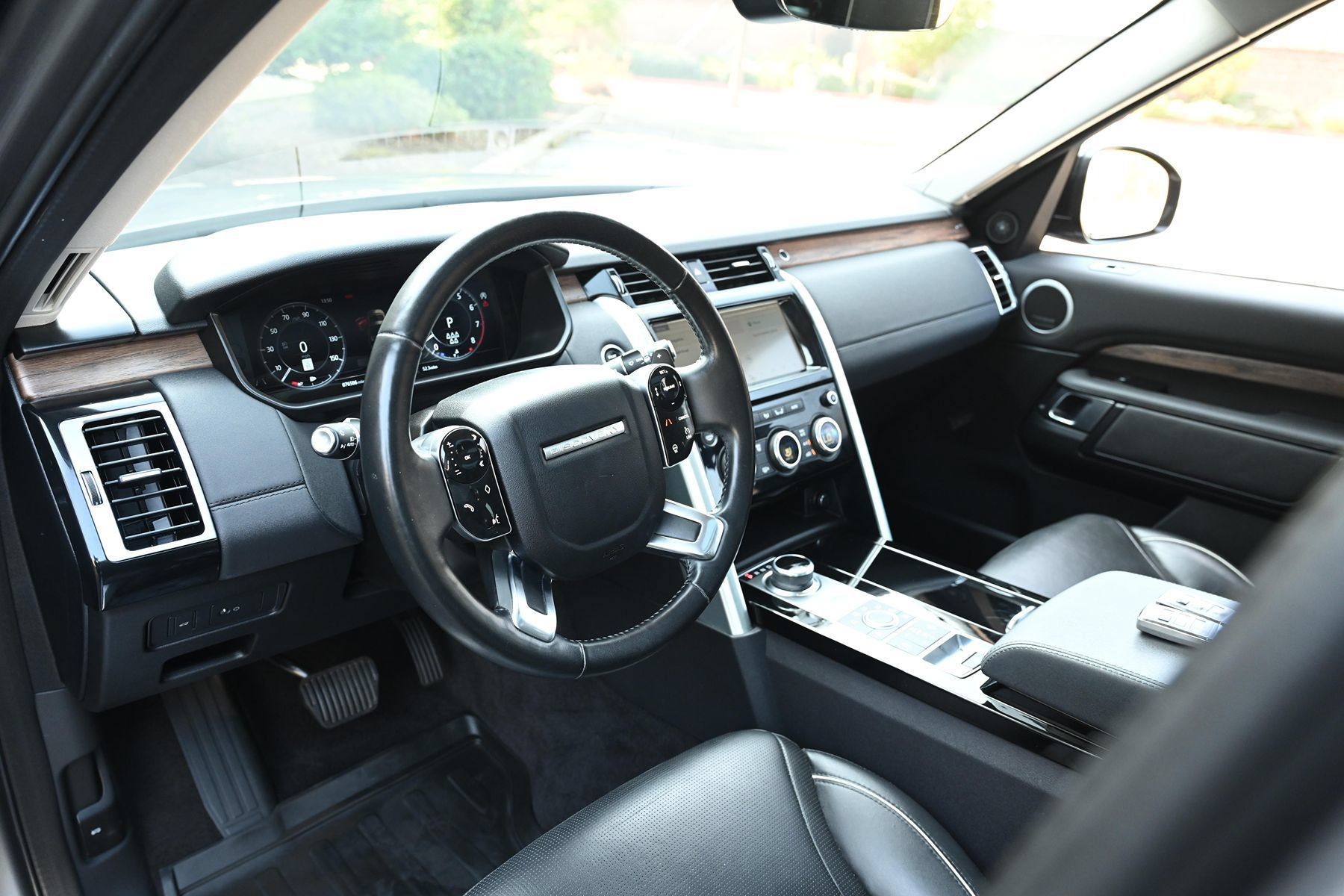 Used 2020 Land Rover Discovery HSE AWD/4WD image 24