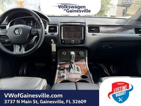 Used 2014 Volkswagen Touareg Executive AWD/4WD image 12