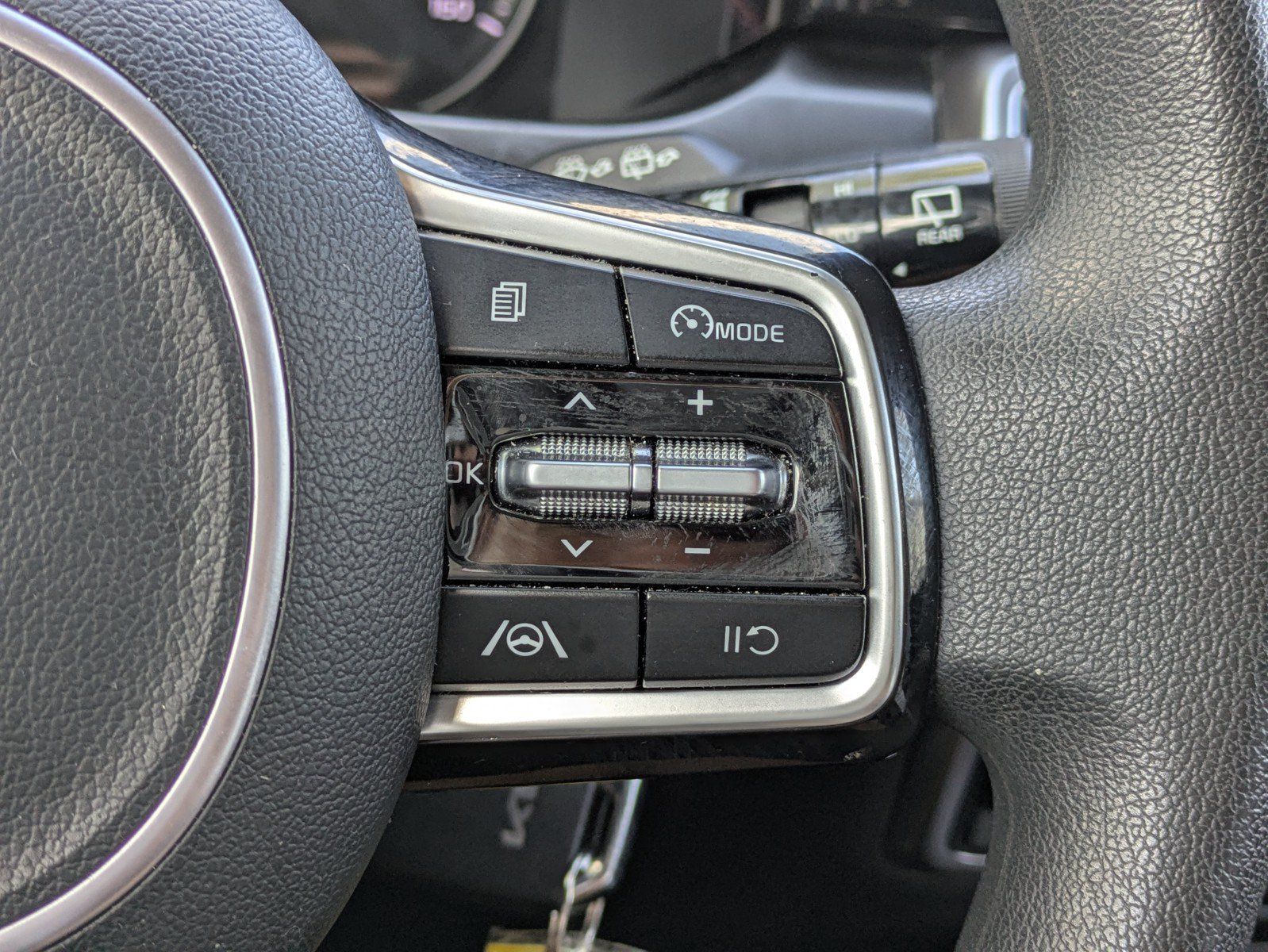 Certified 2023 Kia Sorento LX FWD image 19
