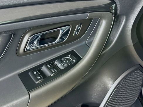 Used 2013 Ford Taurus SHO image 21