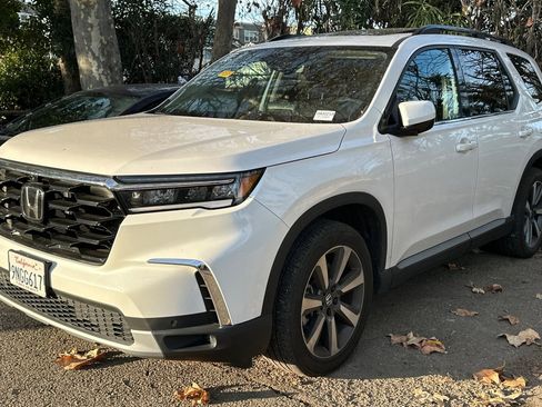 Used 2025 Honda Pilot Elite image 5