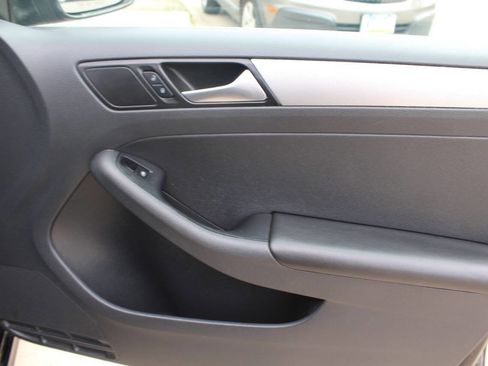 Used 2017 Volkswagen Jetta S FWD image 9