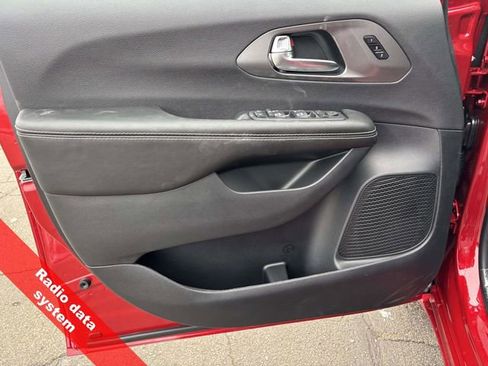 New 2026 Chrysler Pacifica Select w/ S Appearance Package image 18