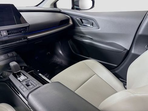 Used 2025 Toyota Prius XLE image 22