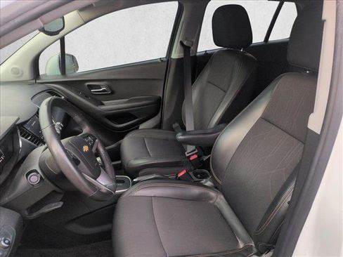 Used 2022 Chevrolet Trax LT w/ Sport Edition image 15