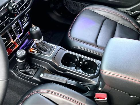 Used 2024 Jeep Wrangler Unlimited Rubicon image 17