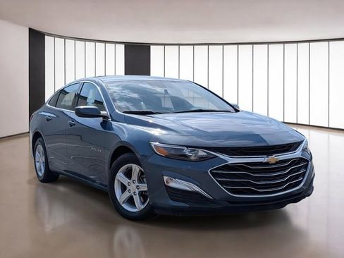 Used 2024 Chevrolet Malibu LS image 3