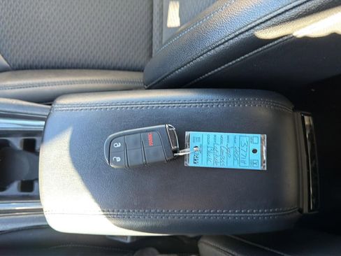 Used 2025 Jeep Compass Latitude image 24