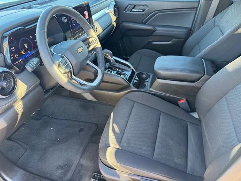 Used 2024 Chevrolet Colorado LT image 9