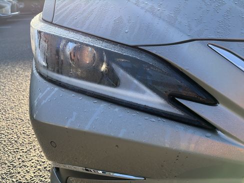 Used 2019 Lexus ES 300h w/ Premium Package FWD image 12