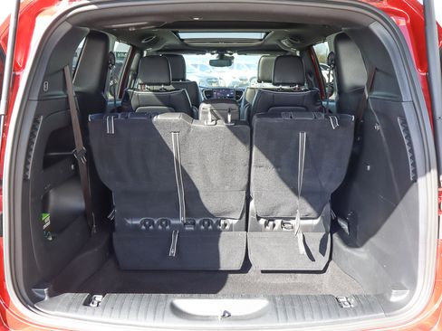 Used 2025 Chrysler Pacifica Limited image 20