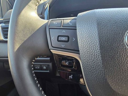 Used 2025 Toyota Camry SE image 31