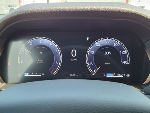 Used 2025 Jeep Grand Cherokee Altitude AWD/4WD image 10