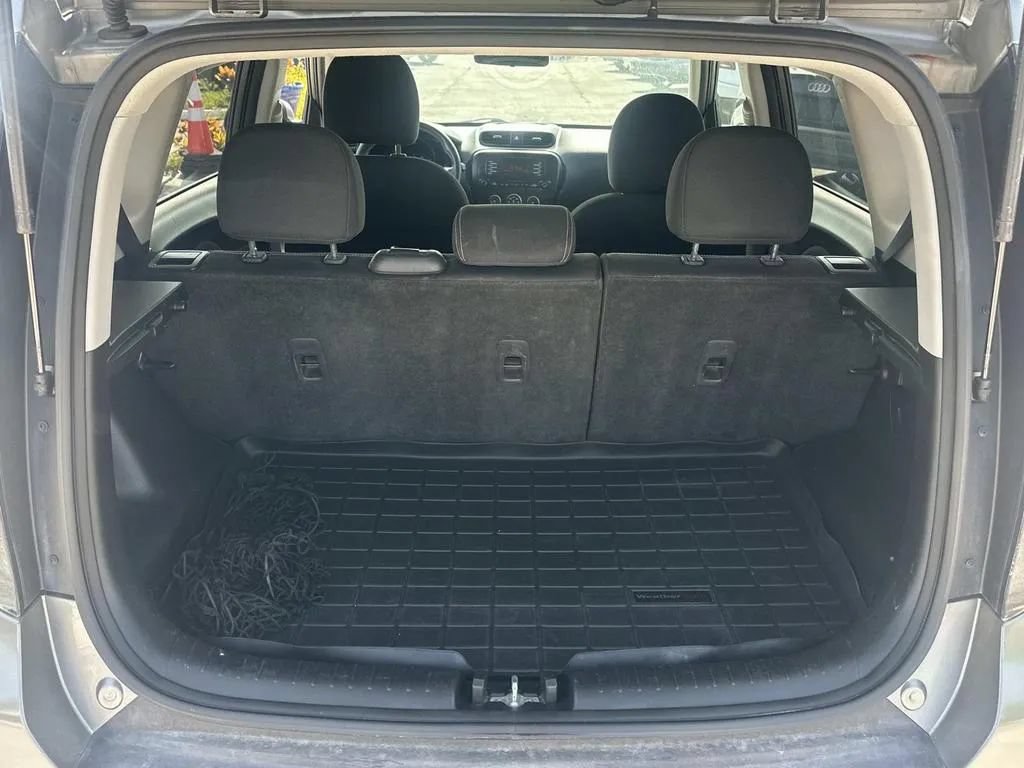 Used 2015 Kia Soul + FWD image 13