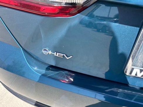 Used 2025 Toyota Camry LE w/ Convenience Package FWD image 5