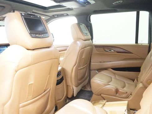 Used 2017 Cadillac Escalade ESV Platinum image 20