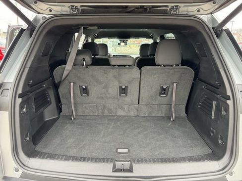 Certified 2025 Chevrolet Traverse LT image 9