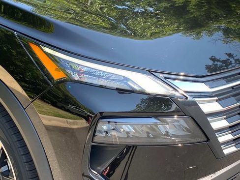 Used 2024 Nissan Rogue SV FWD image 4