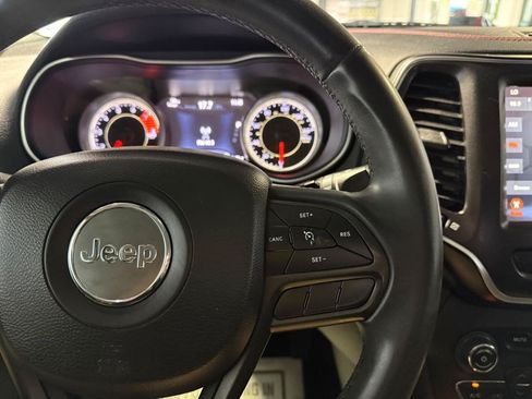 Used 2020 Jeep Cherokee Trailhawk AWD/4WD image 14