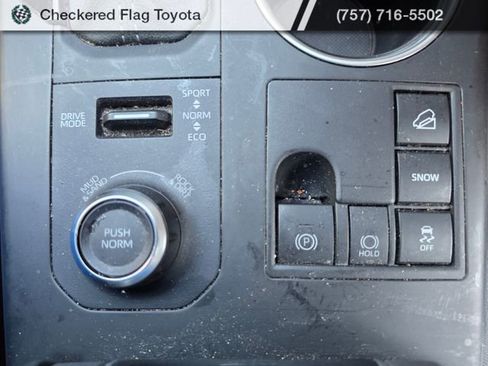 Used 2024 Toyota Highlander XSE AWD/4WD image 19