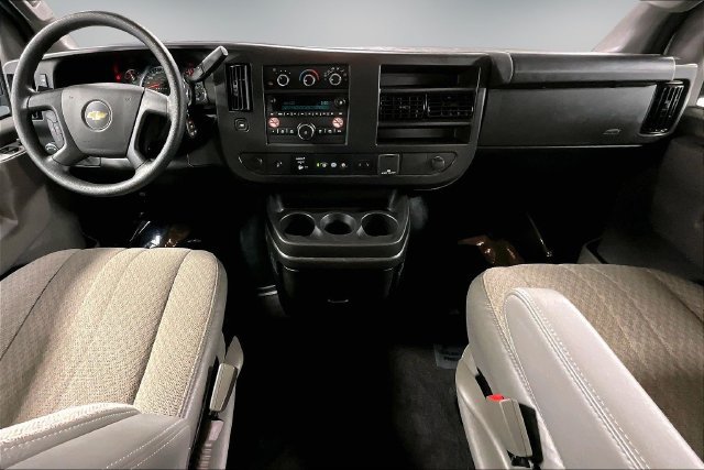 Used 2025 Chevrolet Express 3500 LT w/ LT Preferred Equipment Group RWD image 7