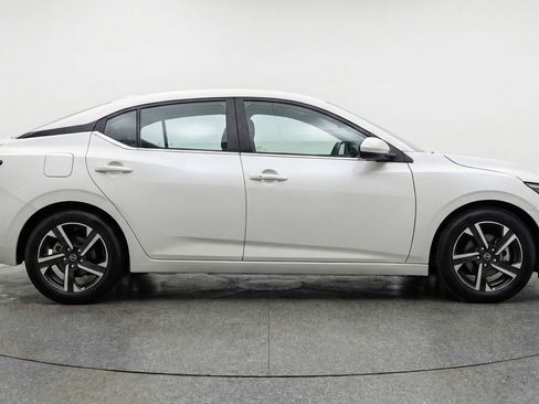Used 2025 Nissan Sentra SV image 11