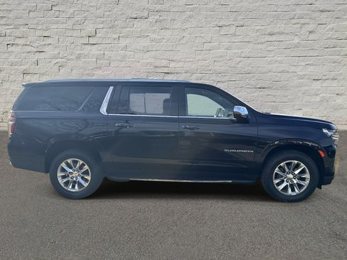 Used 2023 Chevrolet Suburban Premier image 4