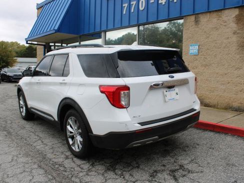 Used 2020 Ford Explorer XLT w/ Equipment Group 202A image 6