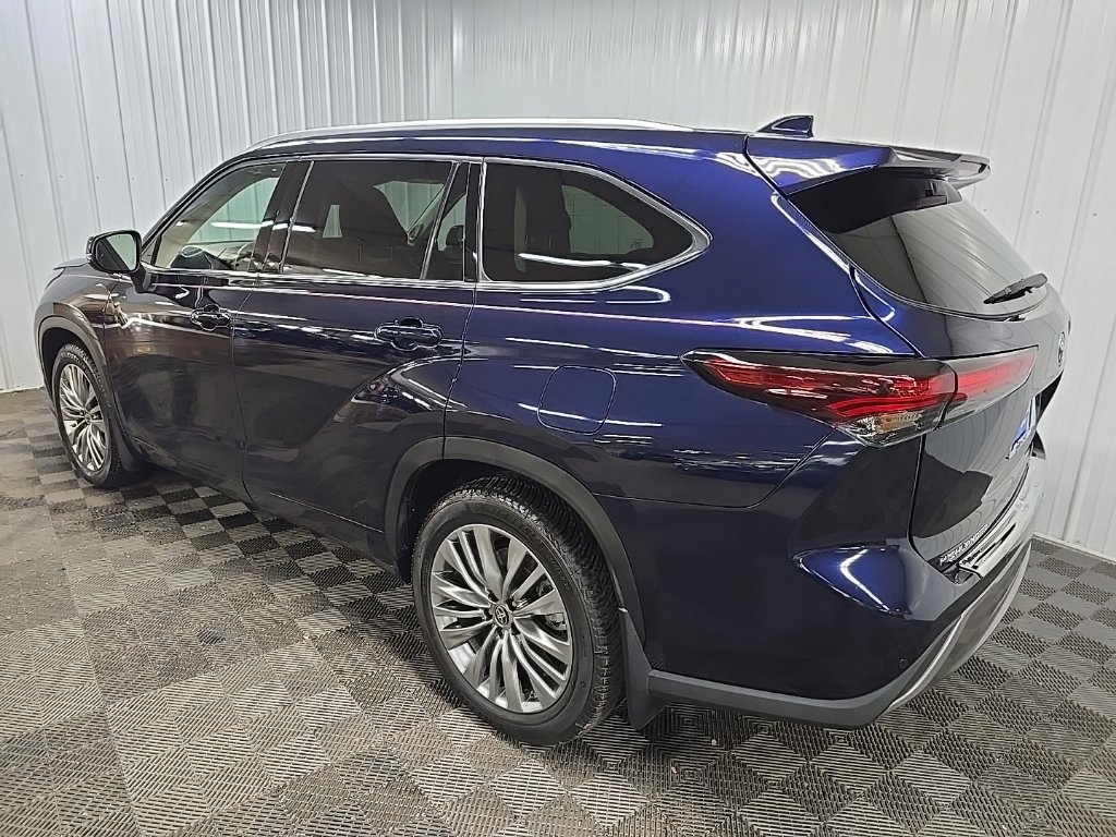 Used 2024 Toyota Highlander Platinum AWD/4WD image 9