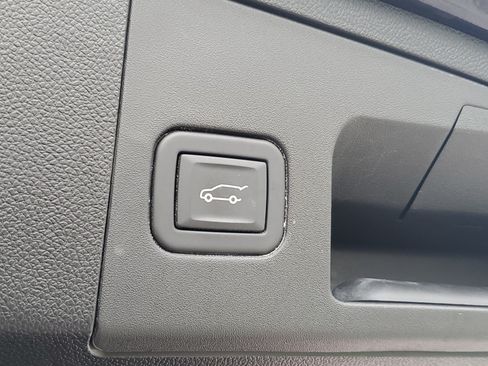 Certified 2023 Cadillac XT4 Luxury w/ Cold Weather Package FWD image 11
