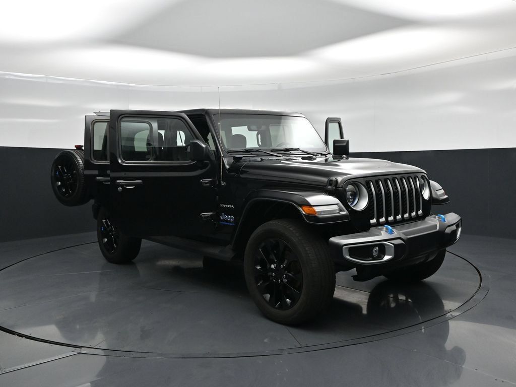 Used 2023 Jeep Wrangler Unlimited Sahara AWD/4WD image 27