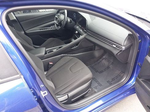 Used 2023 Hyundai Elantra SEL w/ Convenience Package FWD image 18