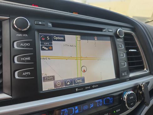 Used 2019 Toyota Highlander AWD V6 image 23