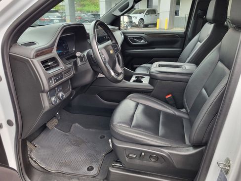 Used 2024 Chevrolet Suburban LT RWD image 18
