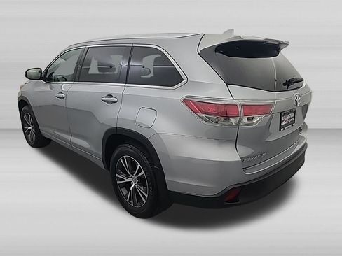 Used 2016 Toyota Highlander XLE AWD/4WD image 5