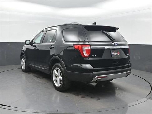 Used 2016 Ford Explorer XLT w/ Equipment Group 202A image 3