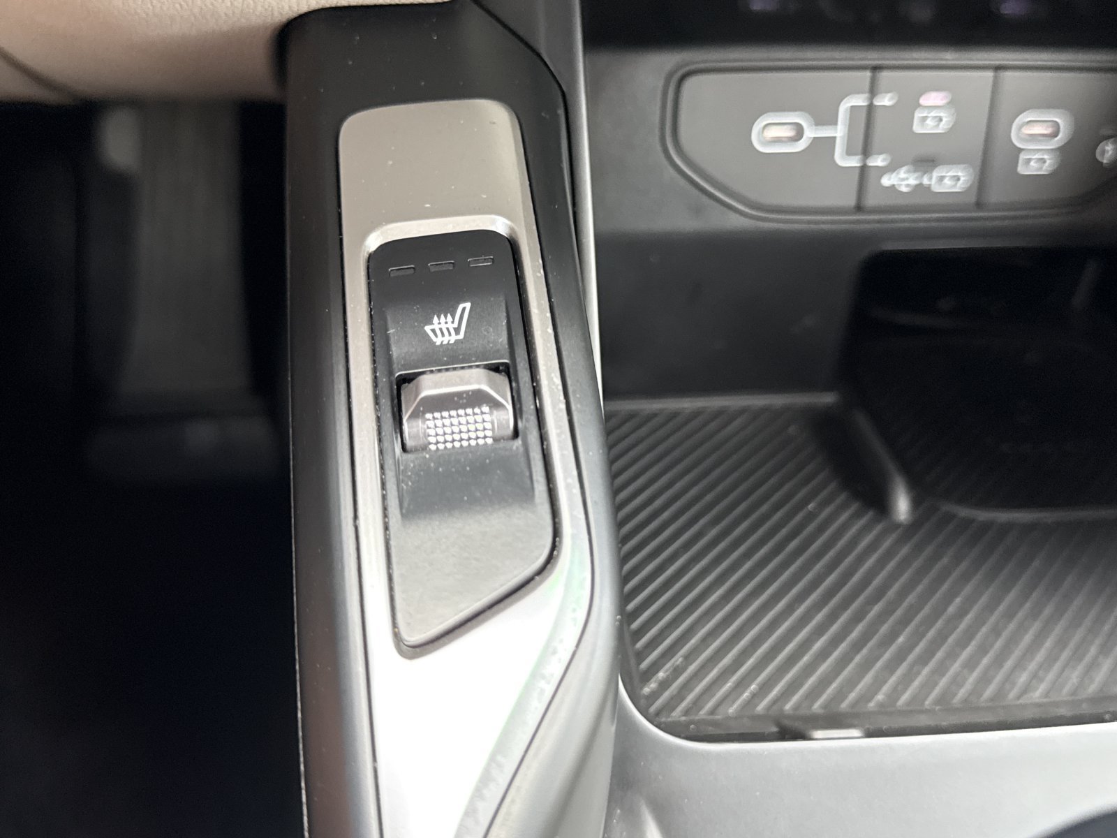Used 2024 Kia Sorento S FWD image 30