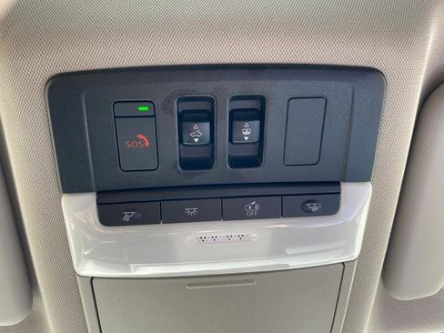 Used 2024 Nissan Rogue Platinum image 31