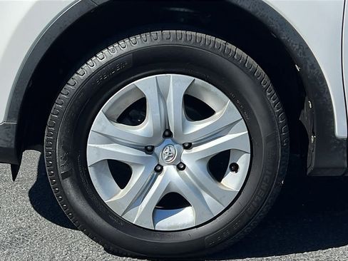 Used 2015 Toyota RAV4 LE AWD/4WD image 9