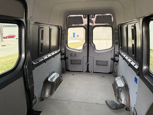 Used 2015 Mercedes-Benz Sprinter 2500 image 18