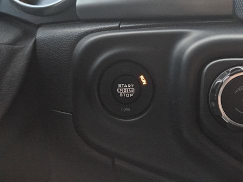 Used 2020 Jeep Wrangler Sport S image 19