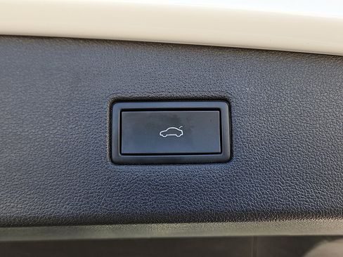 Certified 2024 Volkswagen Tiguan SE image 7