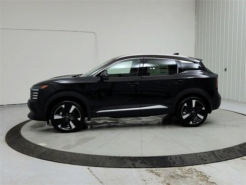 New 2025 Nissan Kicks SR image 4