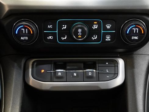 Used 2020 GMC Acadia SLT w/ Driver Alert Package II image 22