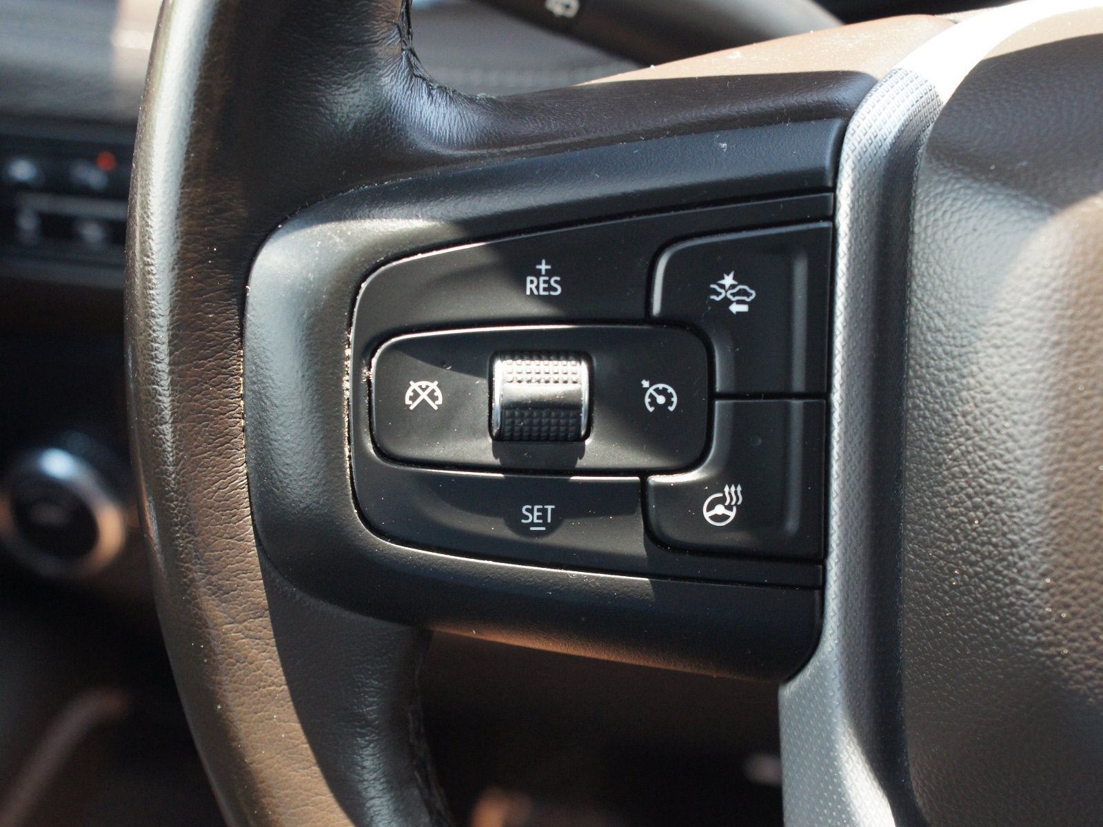 Used 2022 GMC Yukon XL Denali RWD image 11